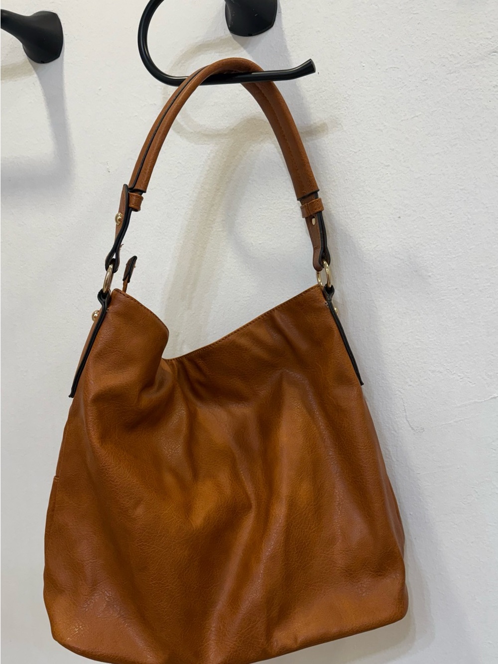 Classic Tan Leather Hobo Bag - Stylish Everyday Shoulder Bag - Picture 2 of 5